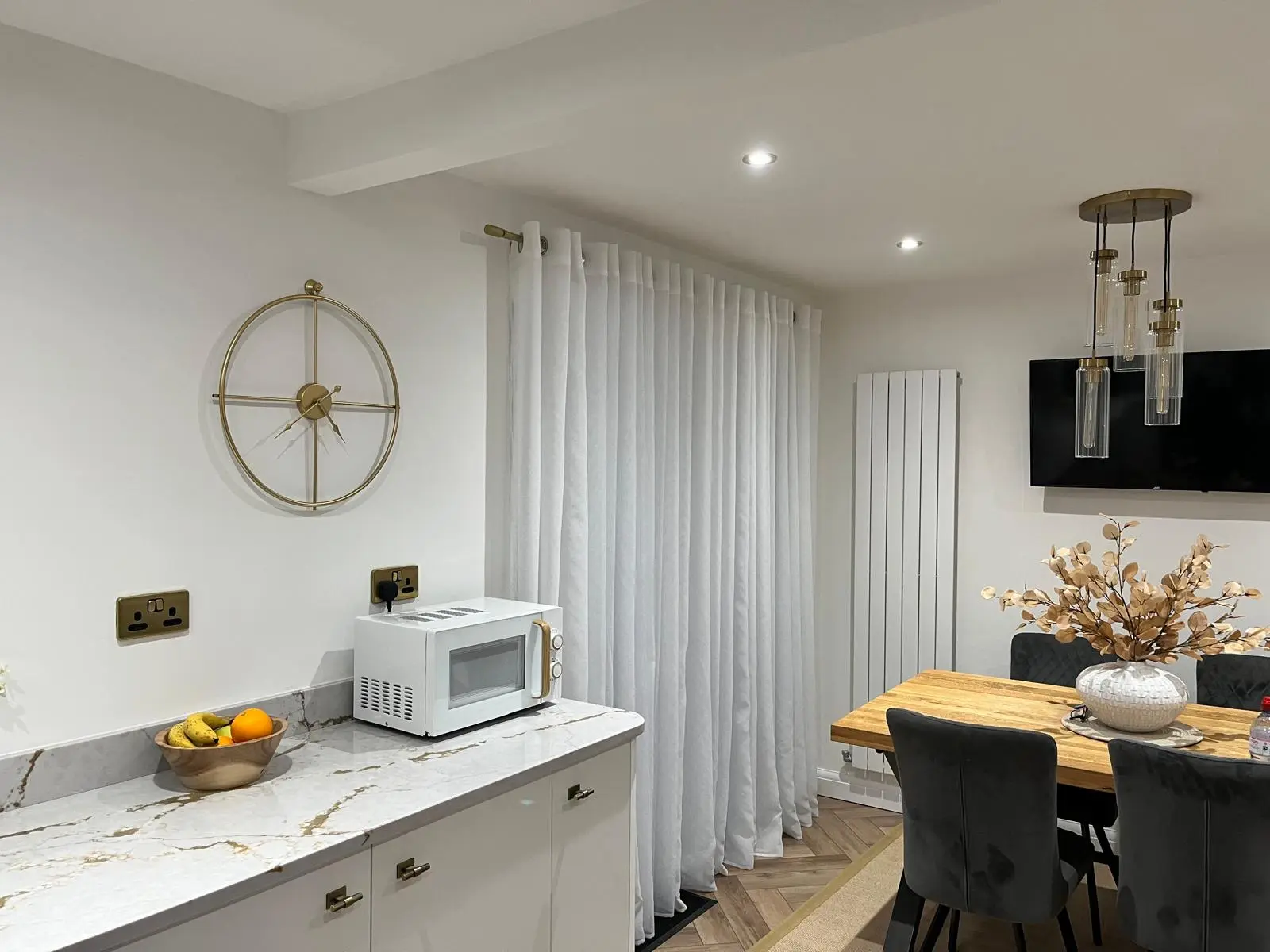 Kitchen light installation